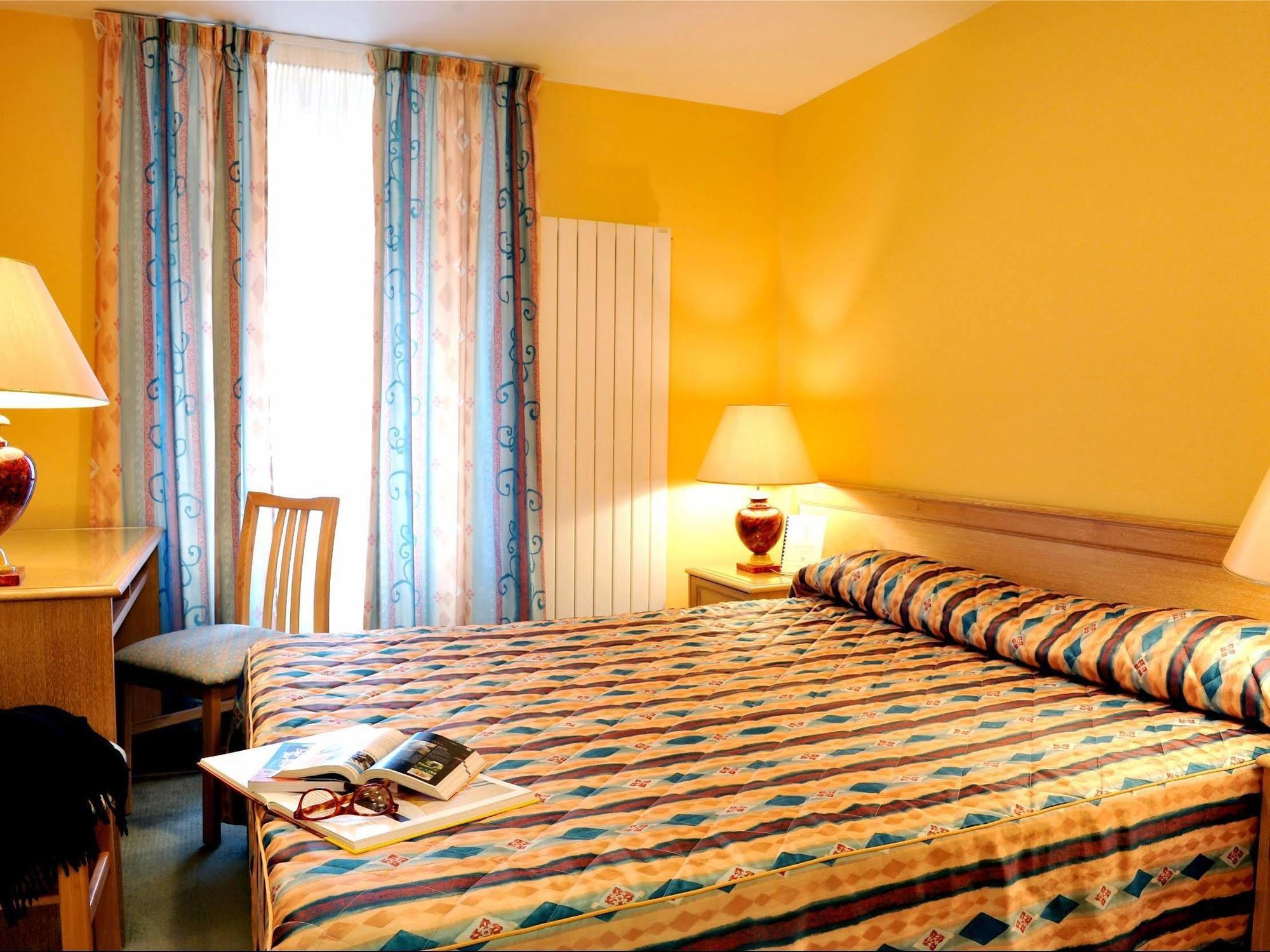 Logis Hotel Le Continental Châteauroux Zewnętrze zdjęcie