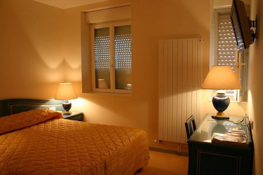 Logis Hotel Le Continental Châteauroux Zewnętrze zdjęcie